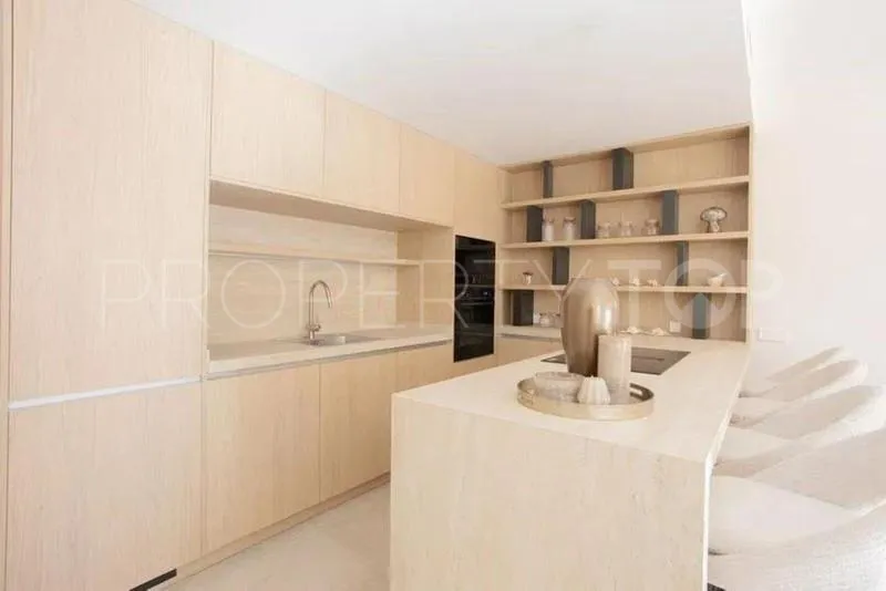 Buy duplex in Aloha Gardens