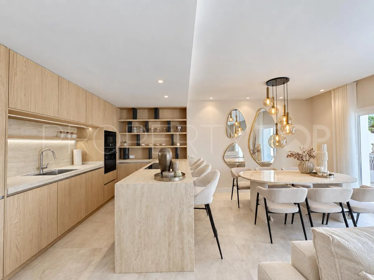 Buy duplex in Aloha Gardens