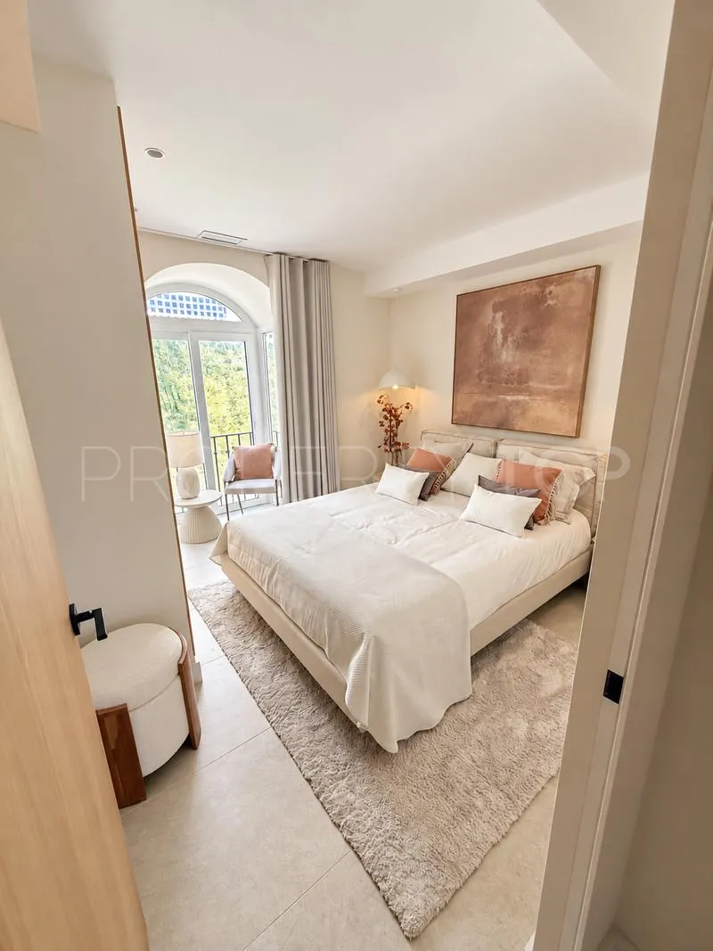 Buy duplex in Aloha Gardens
