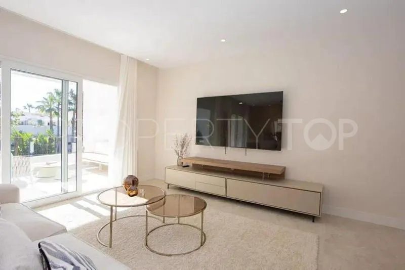 Buy duplex in Aloha Gardens