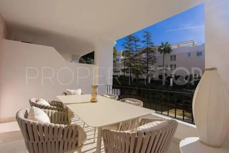 Buy duplex in Aloha Gardens