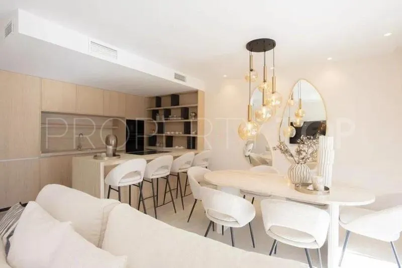 Buy duplex in Aloha Gardens