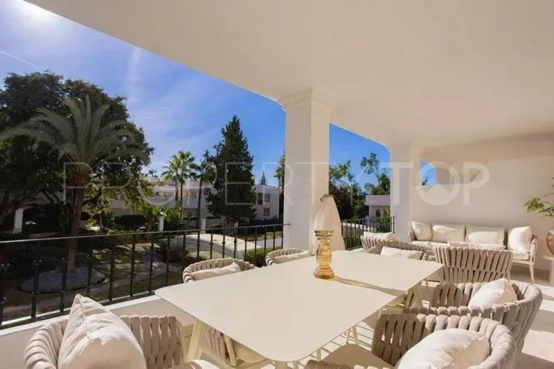 Buy duplex in Aloha Gardens