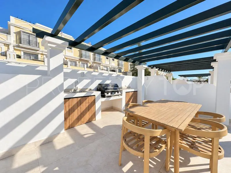 Buy duplex in Aloha Gardens