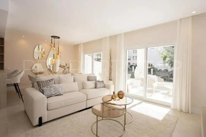 Buy duplex in Aloha Gardens