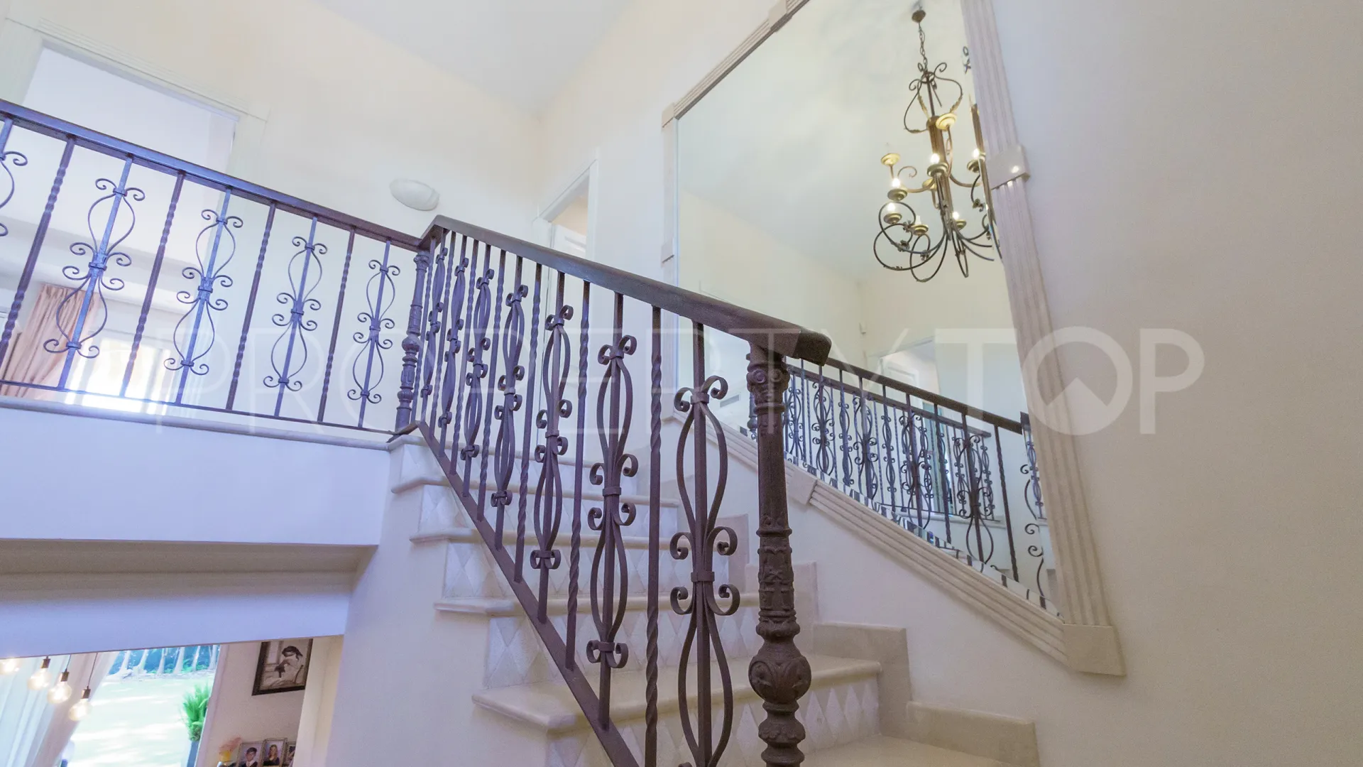 5 bedrooms Las Brisas villa for sale