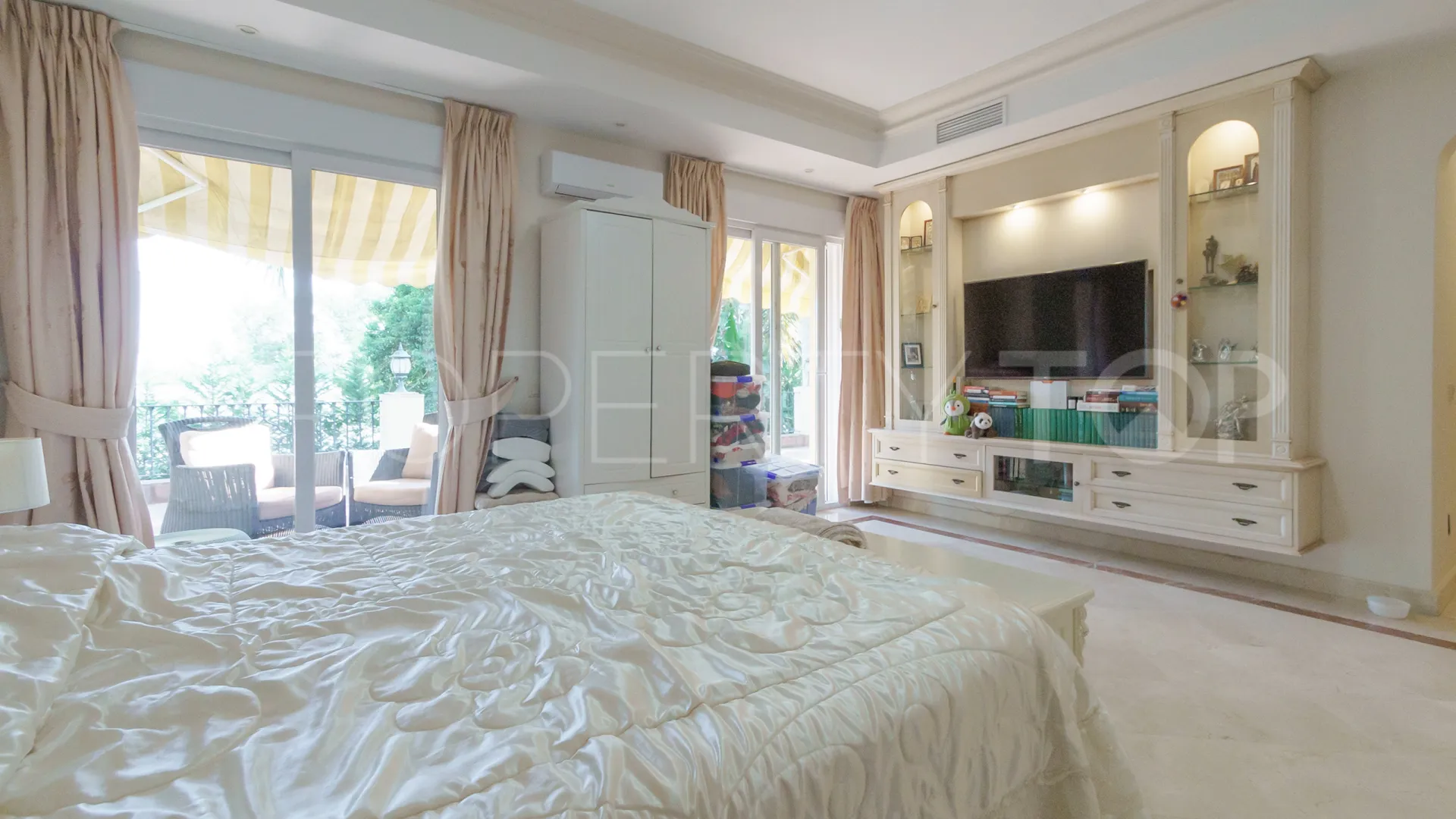 5 bedrooms Las Brisas villa for sale