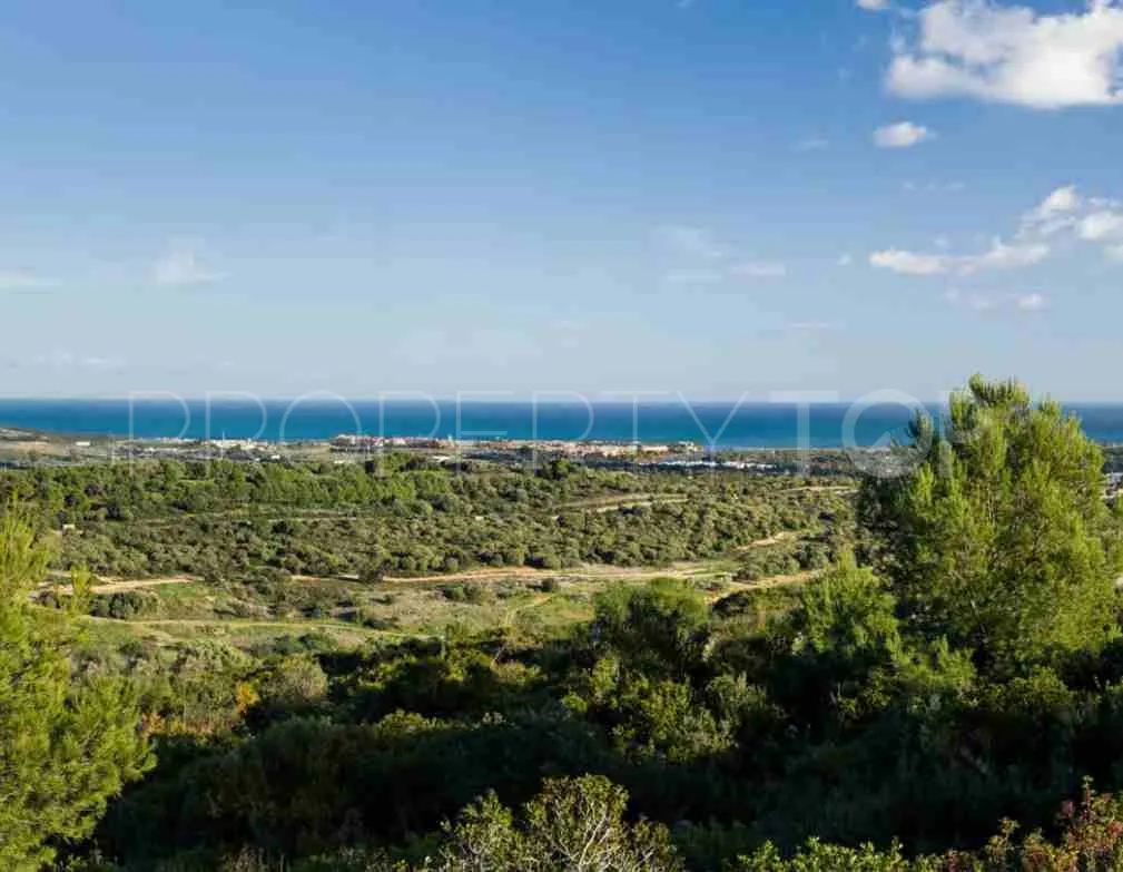 Buy 8 bedrooms villa in La Reserva