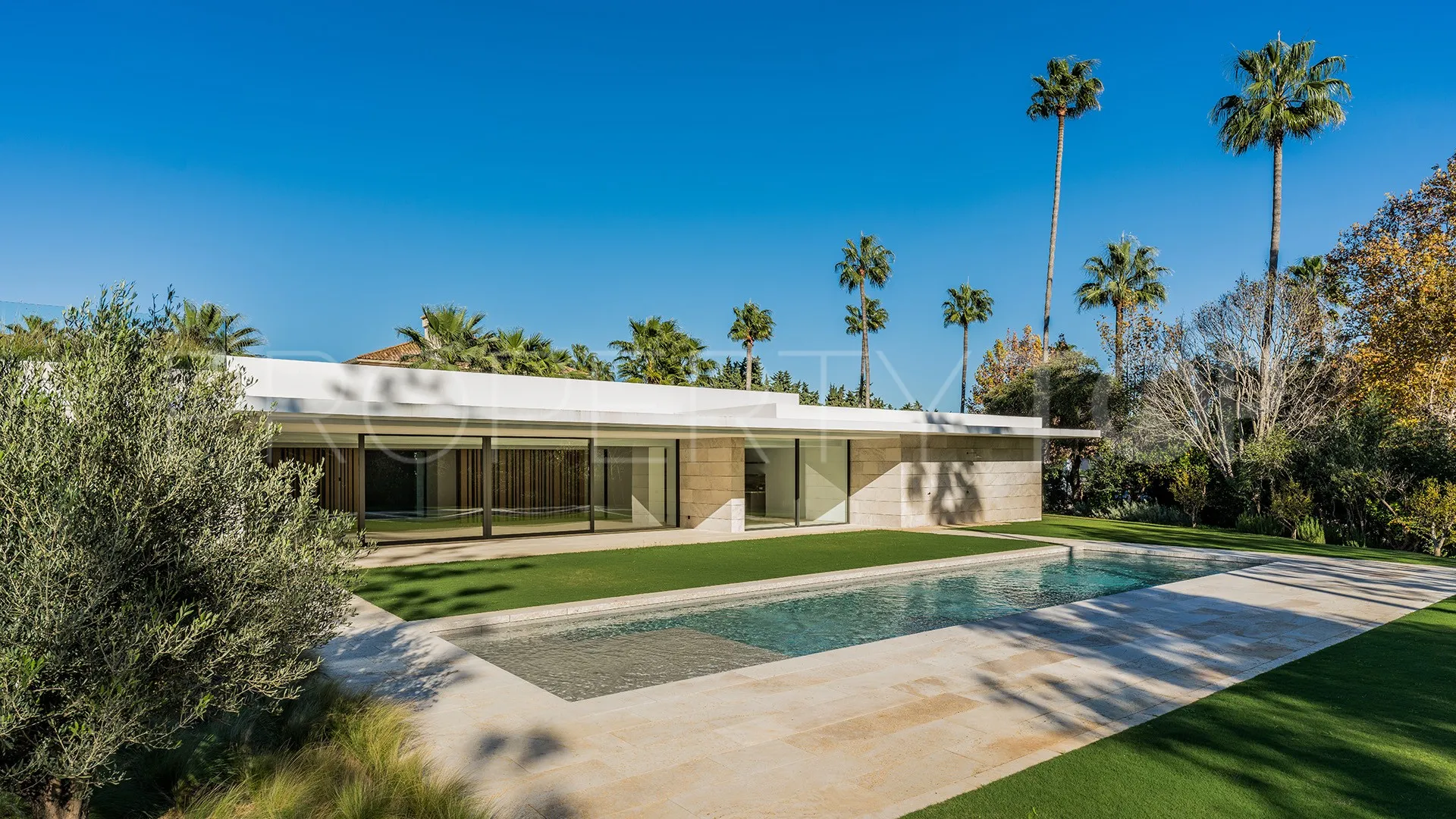 For sale Kings & Queens villa