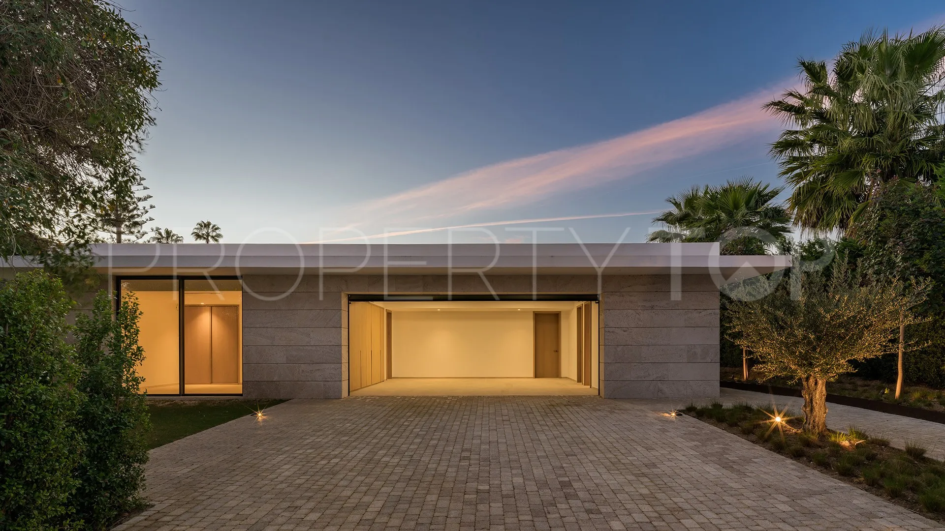 For sale Kings & Queens villa