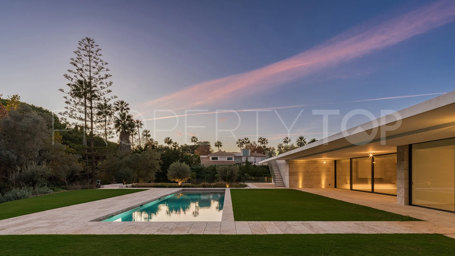 For sale Kings & Queens villa
