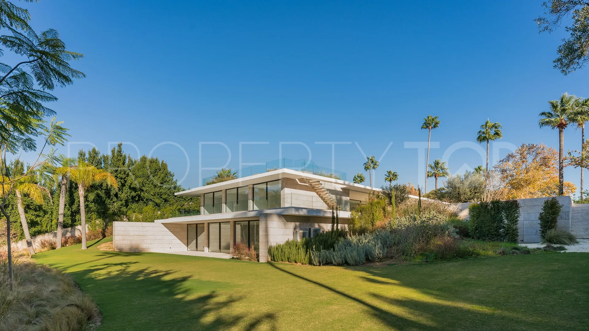 For sale Kings & Queens villa