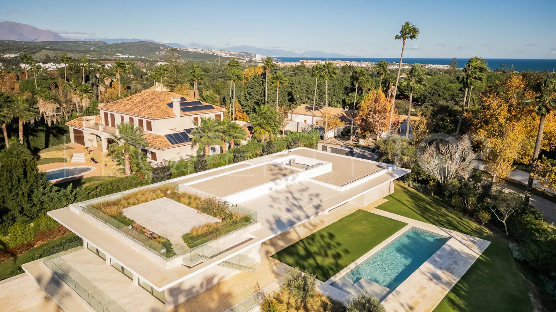 For sale Kings & Queens villa