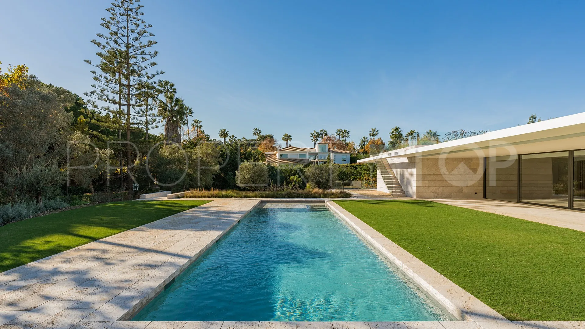For sale Kings & Queens villa