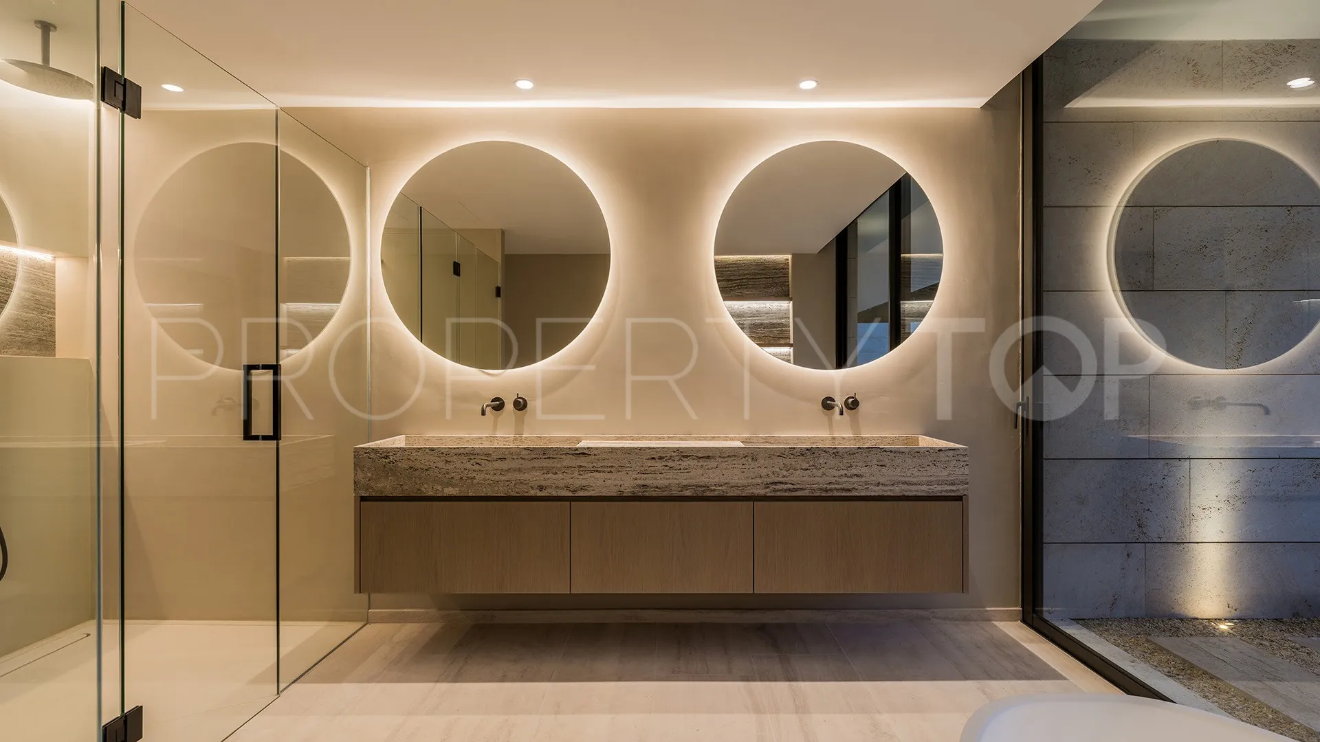 For sale Kings & Queens villa