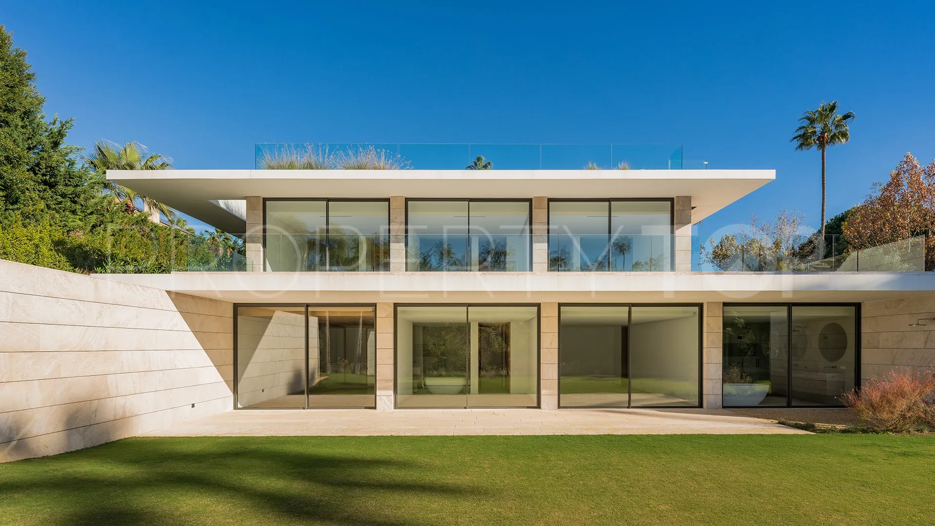 For sale Kings & Queens villa