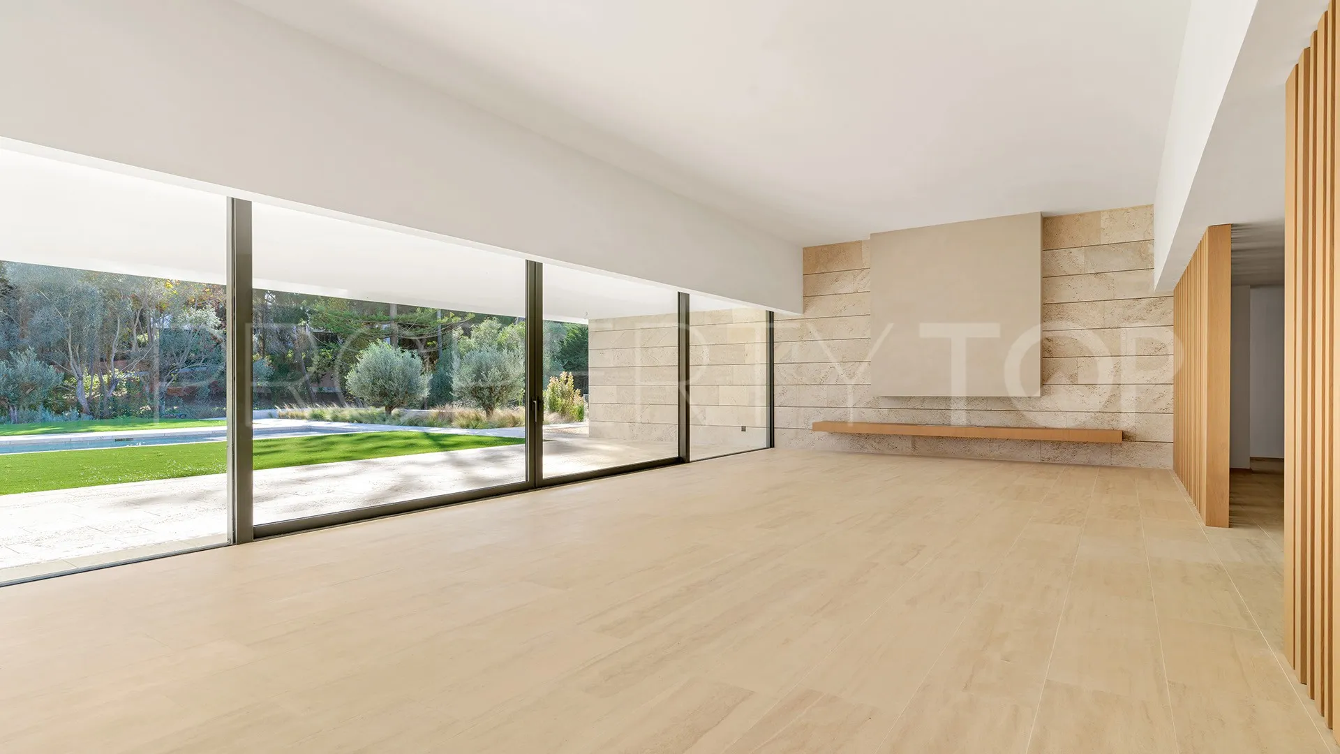 For sale Kings & Queens villa