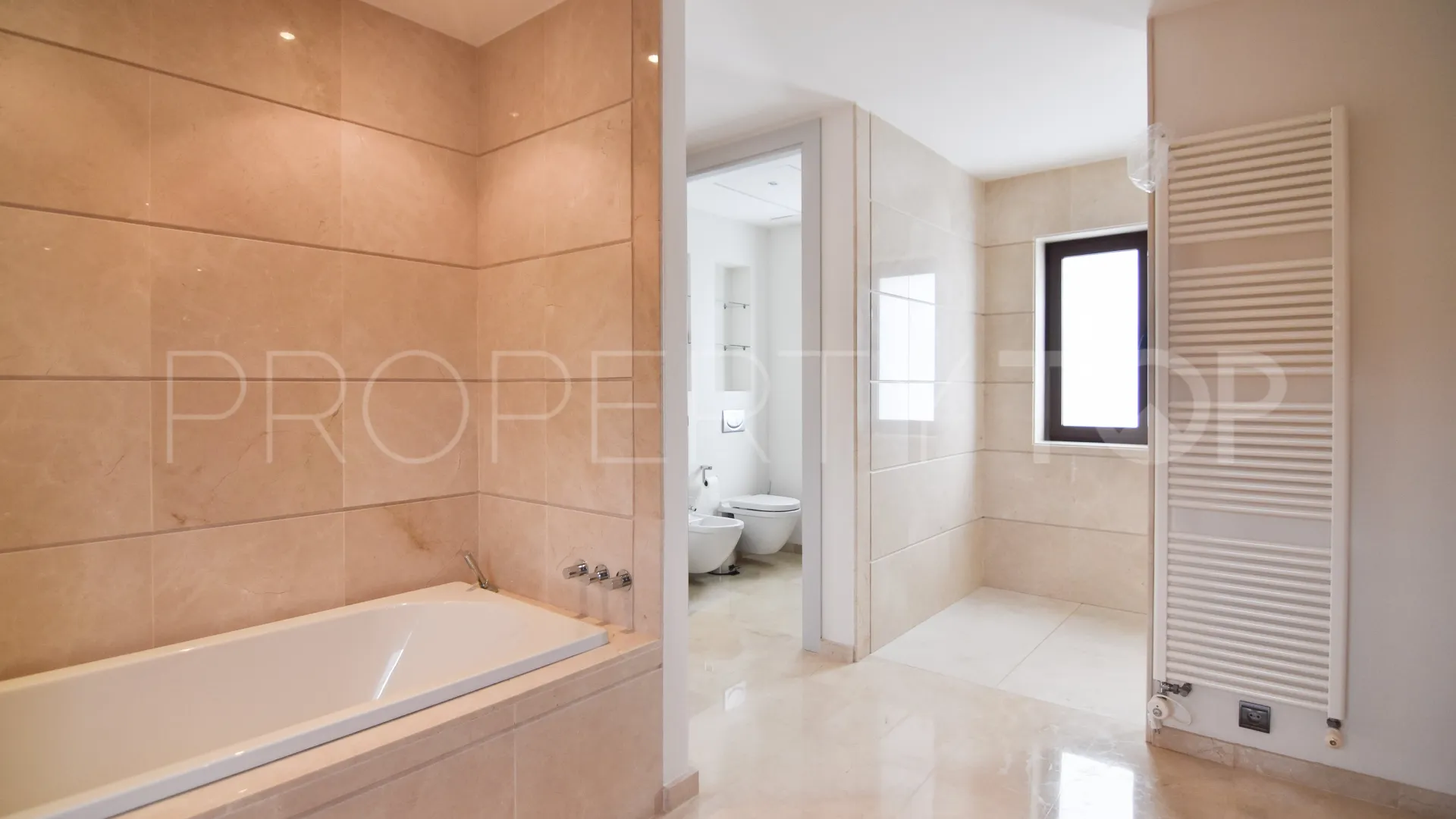 Villa for sale in La Reserva
