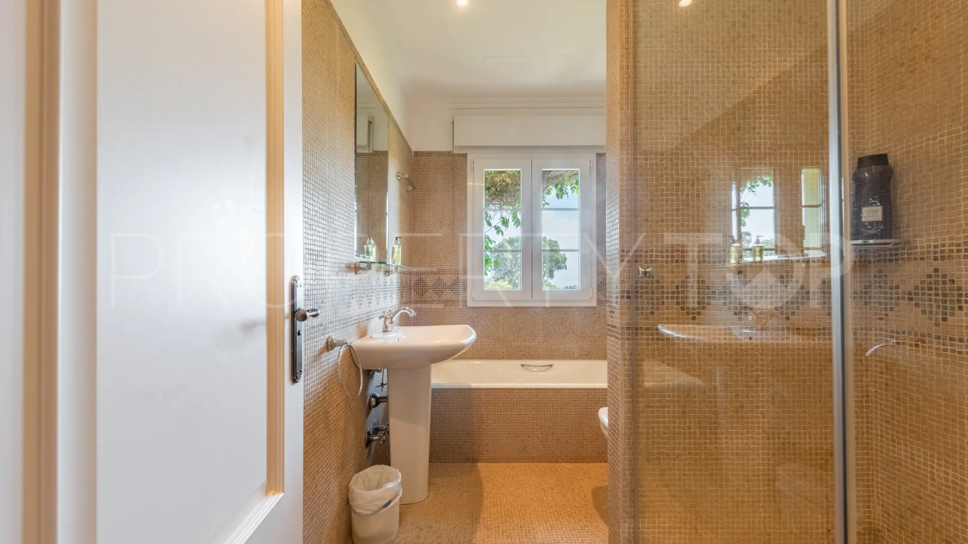 San Roque Club, villa en venta con 7 dormitorios