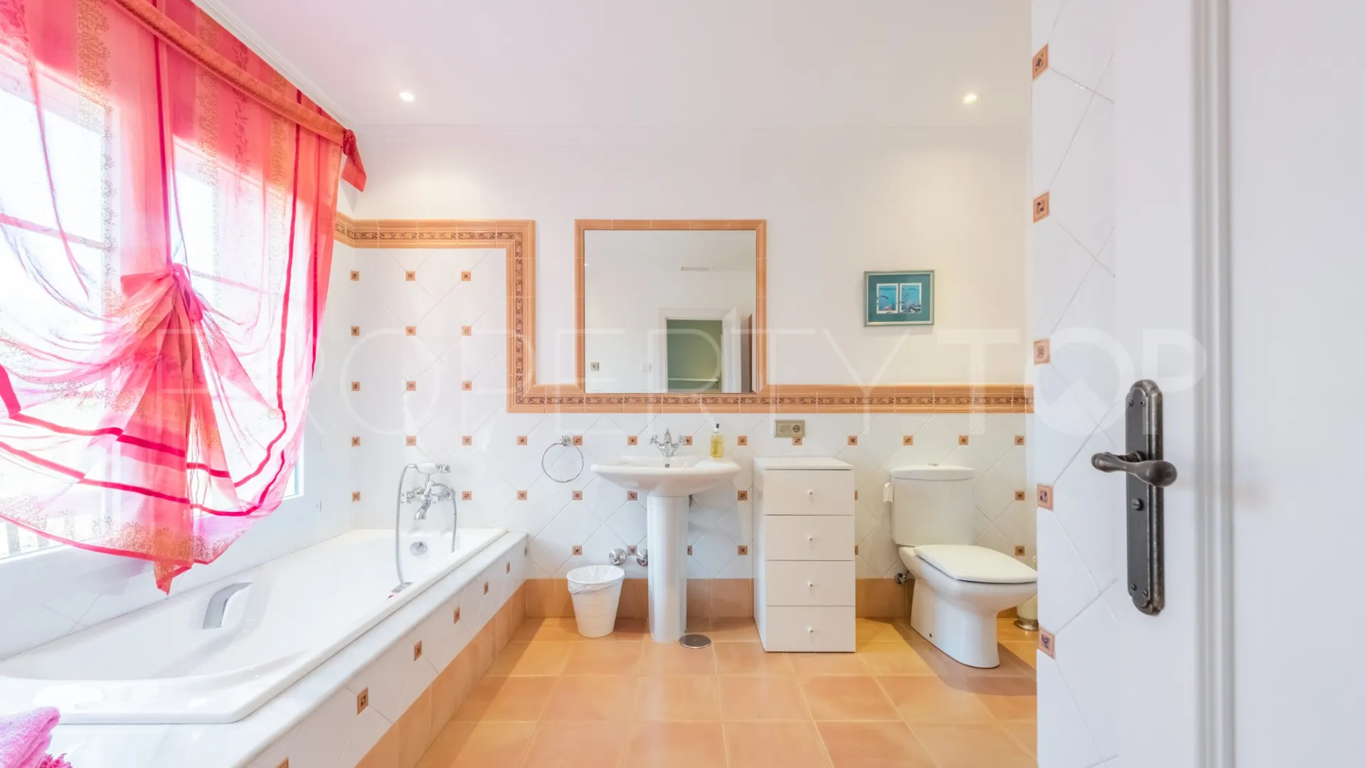 San Roque Club, villa en venta con 7 dormitorios