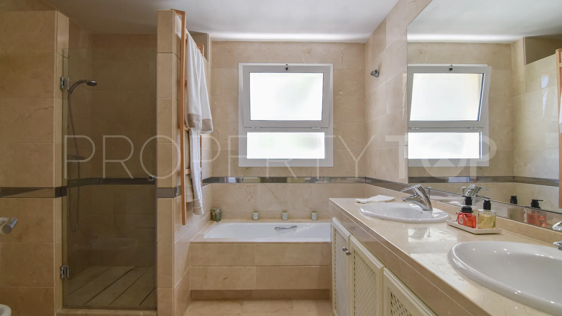 Apartamento planta baja en venta en San Roque Club de 3 dormitorios