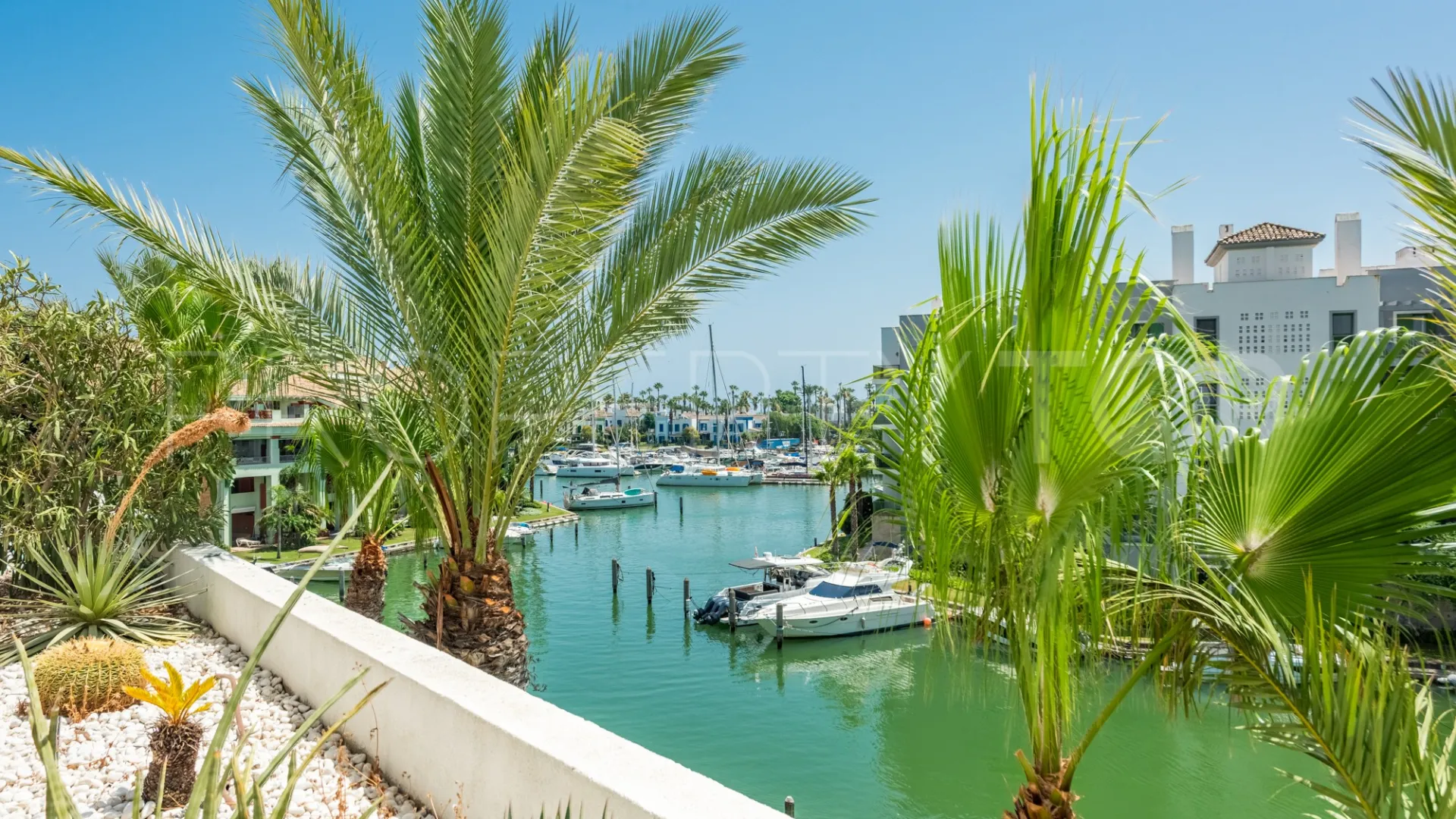 Se vende atico duplex en Marina de Sotogrande con 4 dormitorios