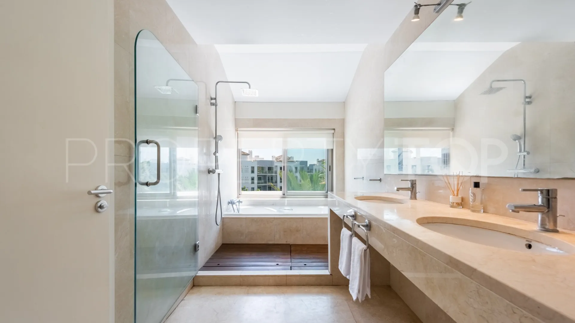 Marina de Sotogrande, atico duplex con 4 dormitorios a la venta