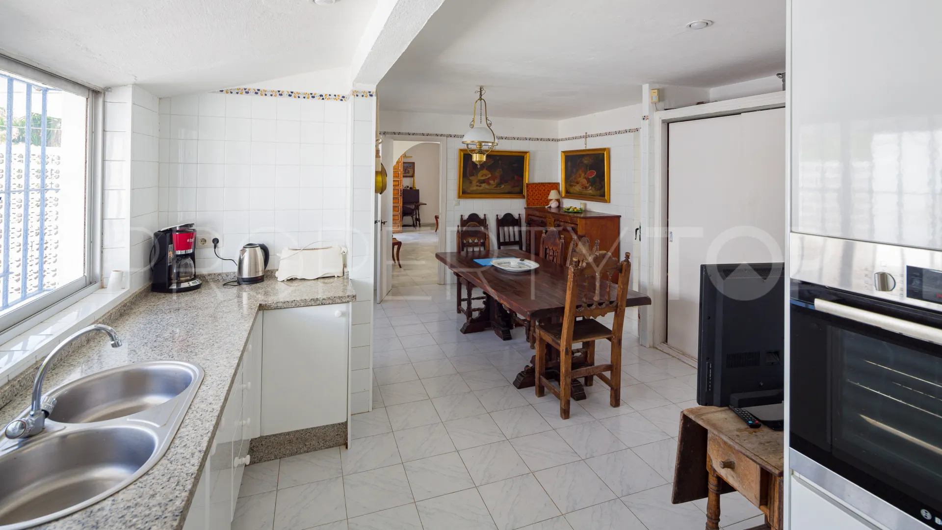 Se vende villa de 4 dormitorios en Guadalmina Baja