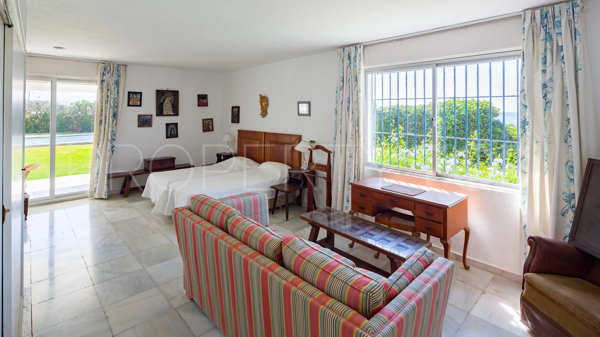 Se vende villa de 4 dormitorios en Guadalmina Baja