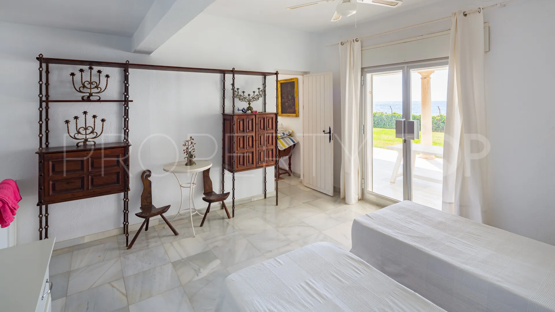 Se vende villa de 4 dormitorios en Guadalmina Baja
