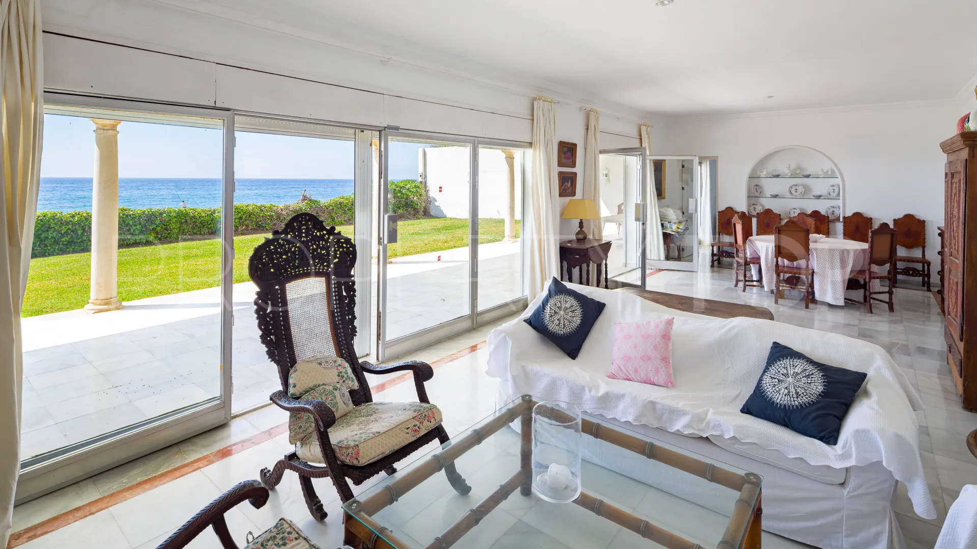 Se vende villa de 4 dormitorios en Guadalmina Baja