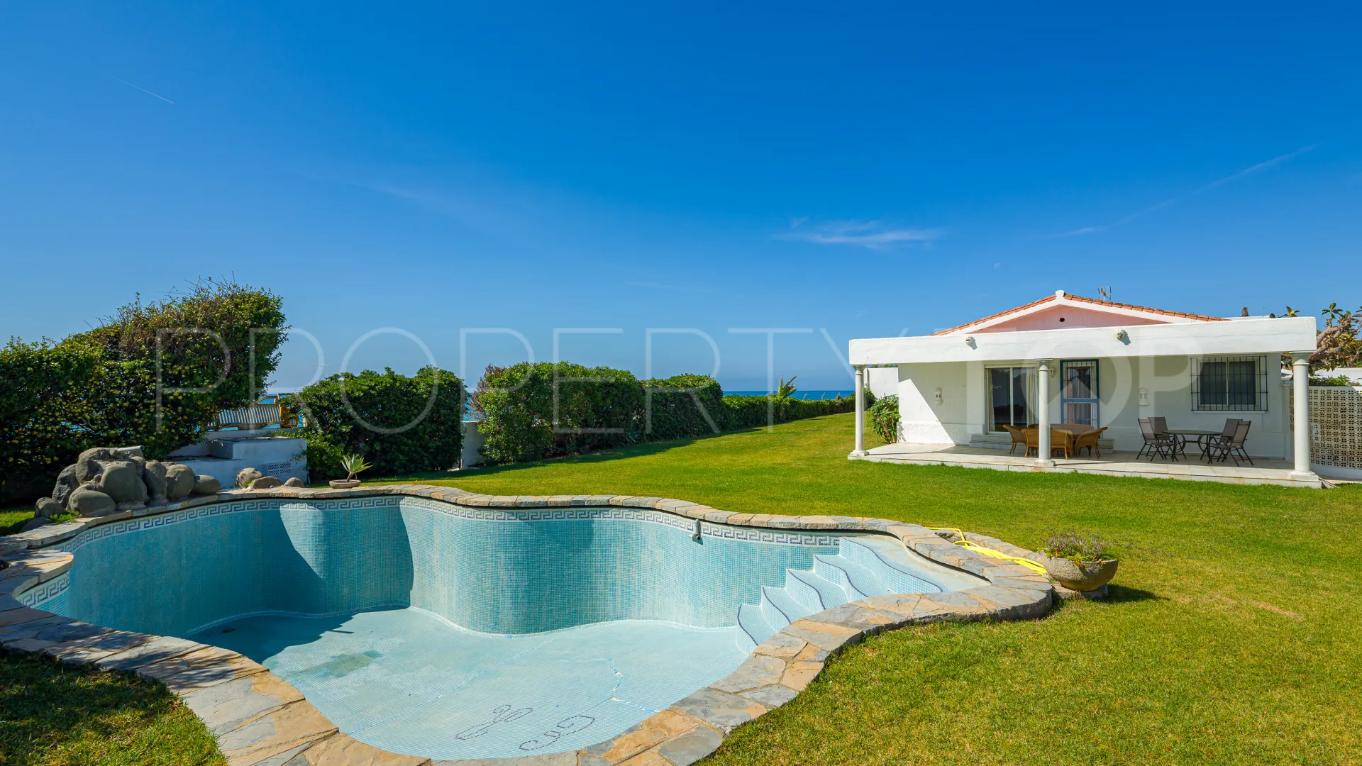 Se vende villa de 4 dormitorios en Guadalmina Baja