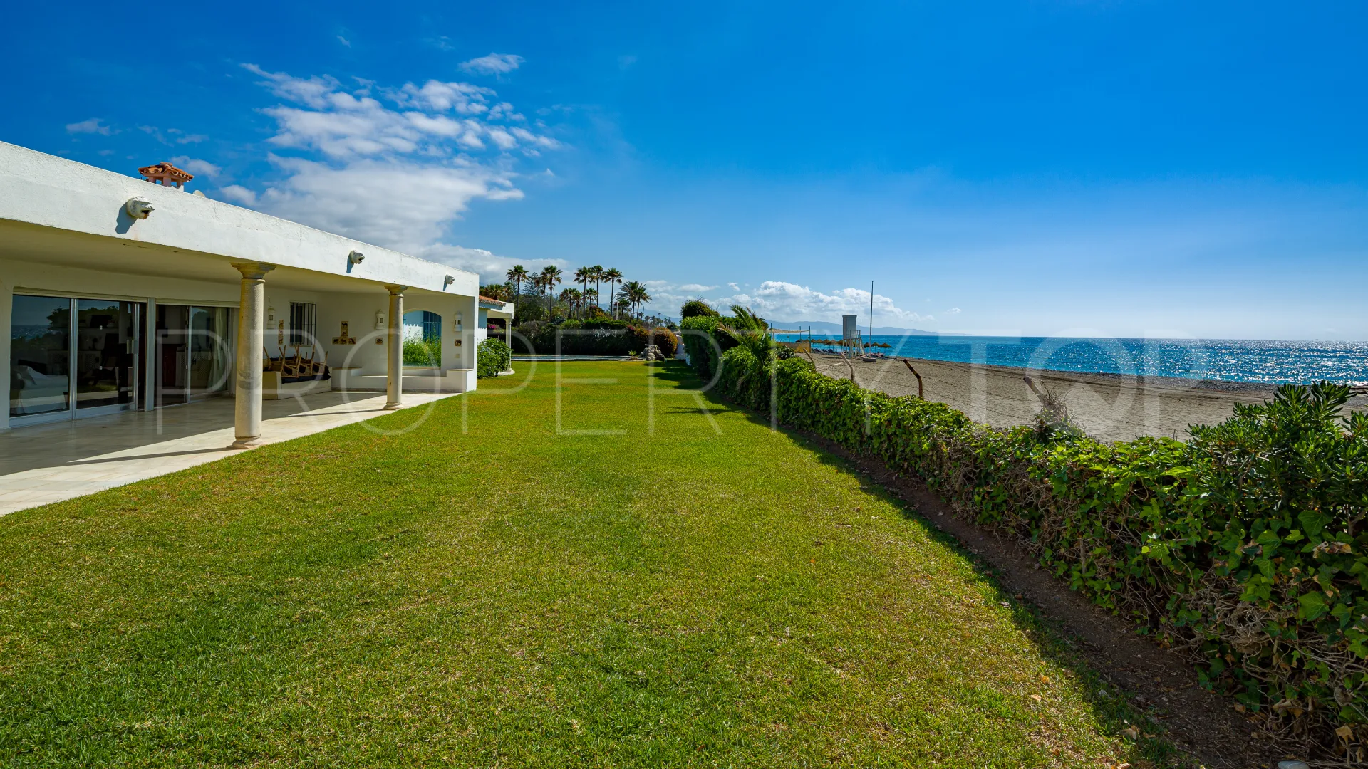Se vende villa de 4 dormitorios en Guadalmina Baja
