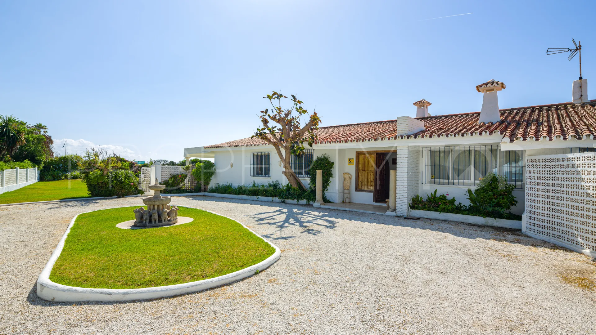 Se vende villa de 4 dormitorios en Guadalmina Baja