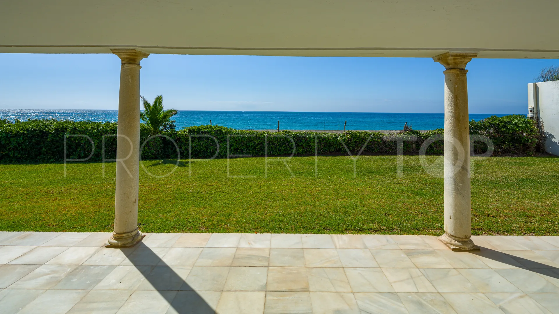 Se vende villa de 4 dormitorios en Guadalmina Baja