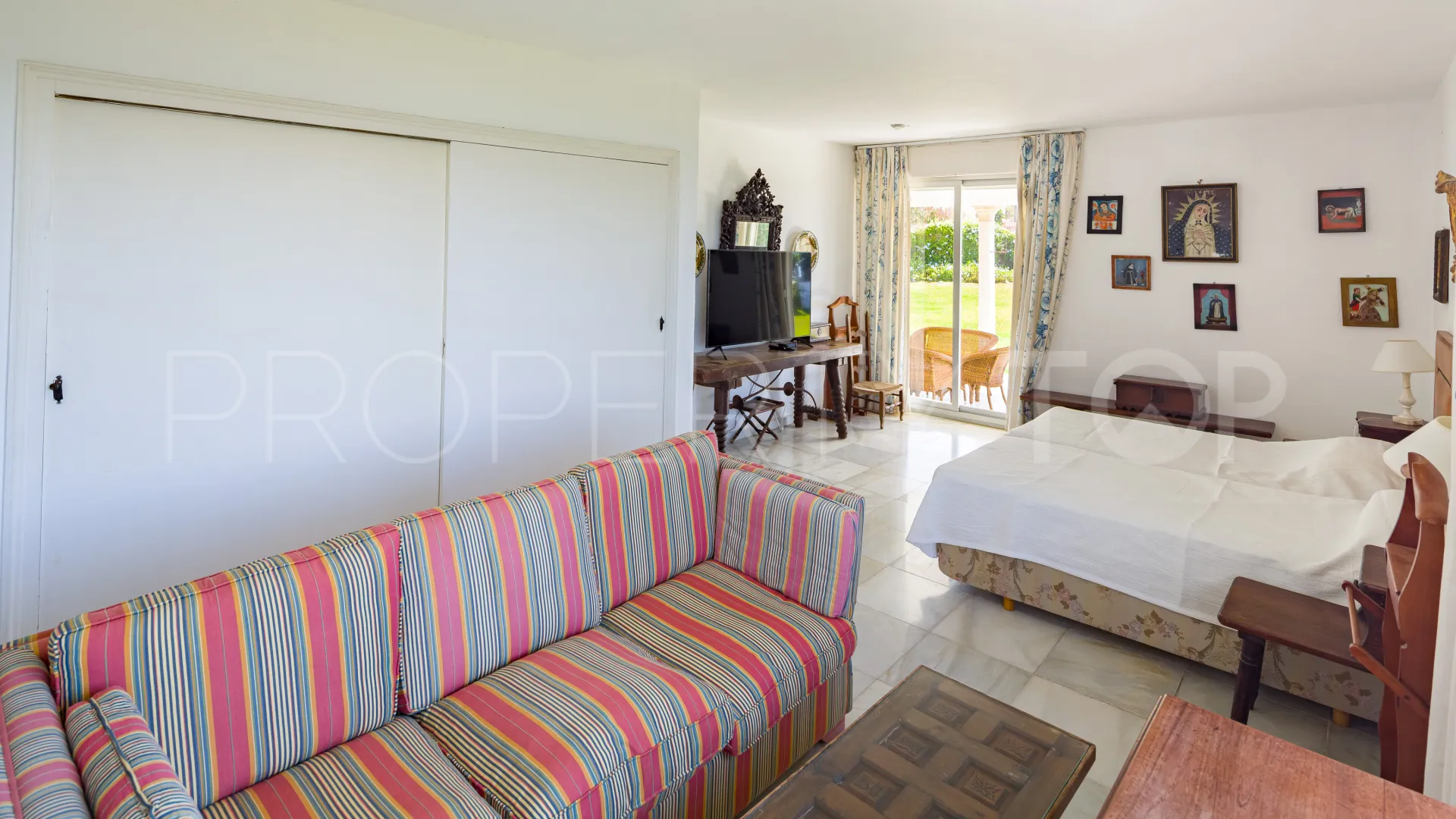 Se vende villa de 4 dormitorios en Guadalmina Baja