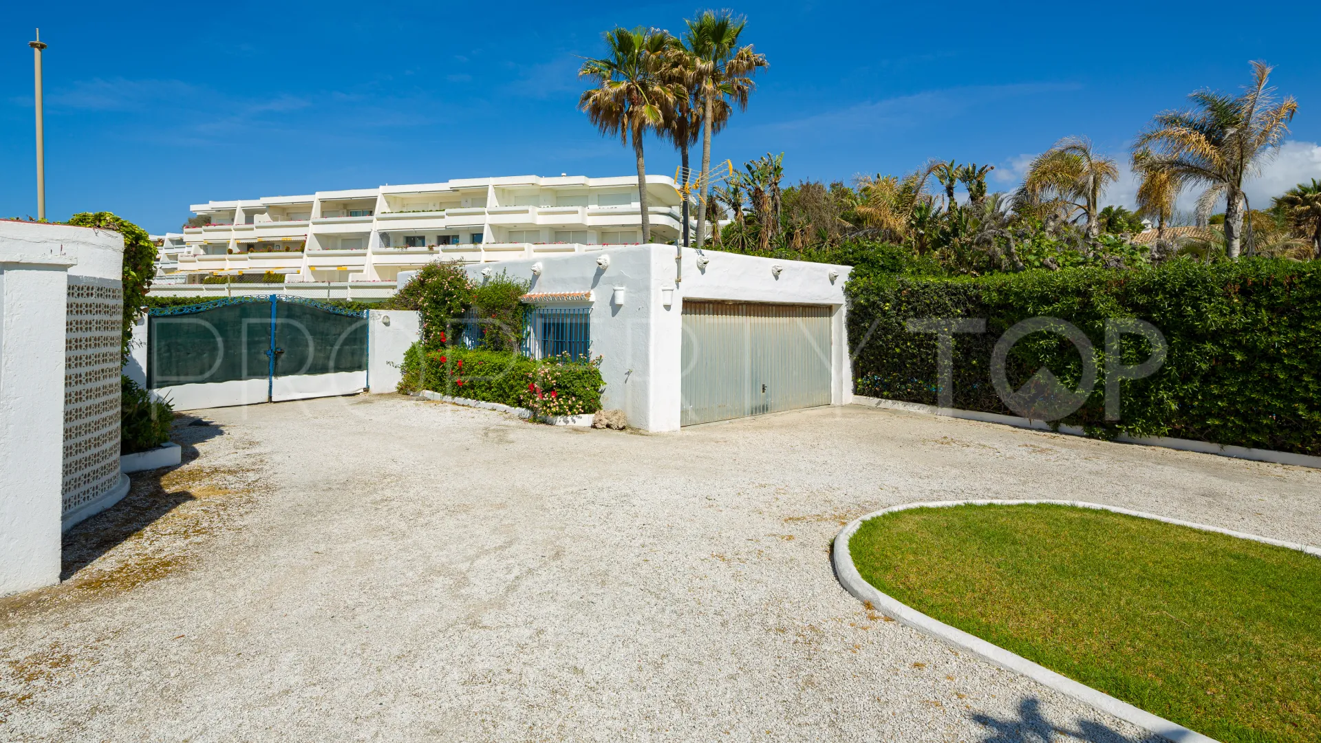 Se vende villa de 4 dormitorios en Guadalmina Baja