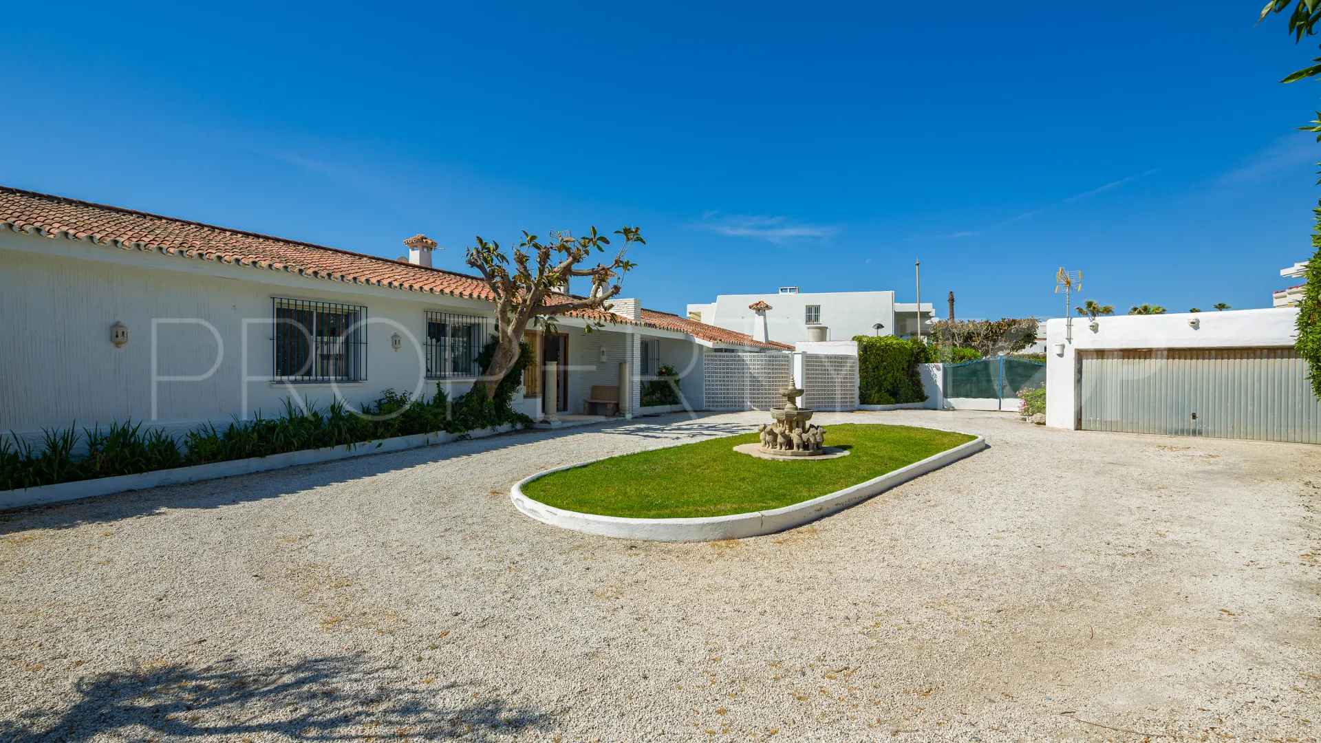 Se vende villa de 4 dormitorios en Guadalmina Baja