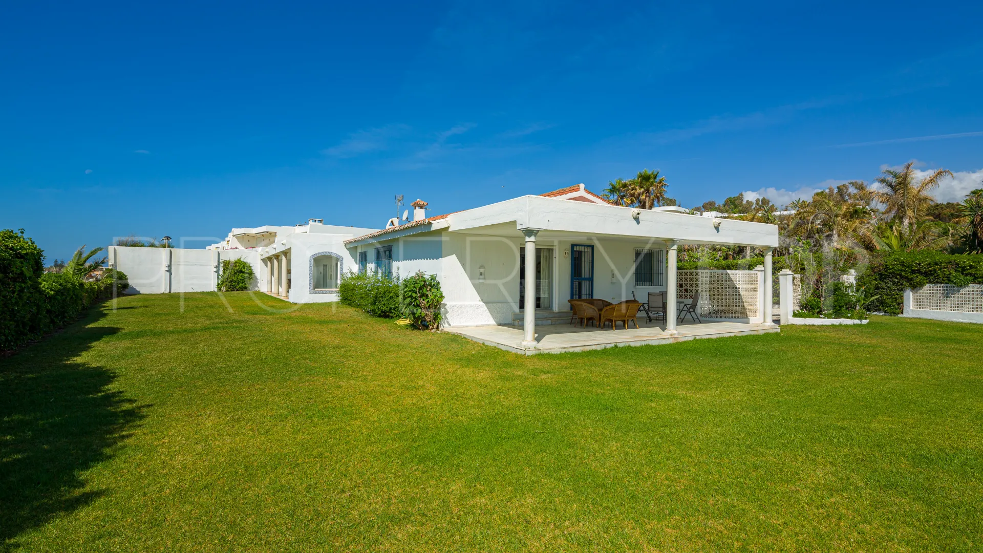 Se vende villa de 4 dormitorios en Guadalmina Baja