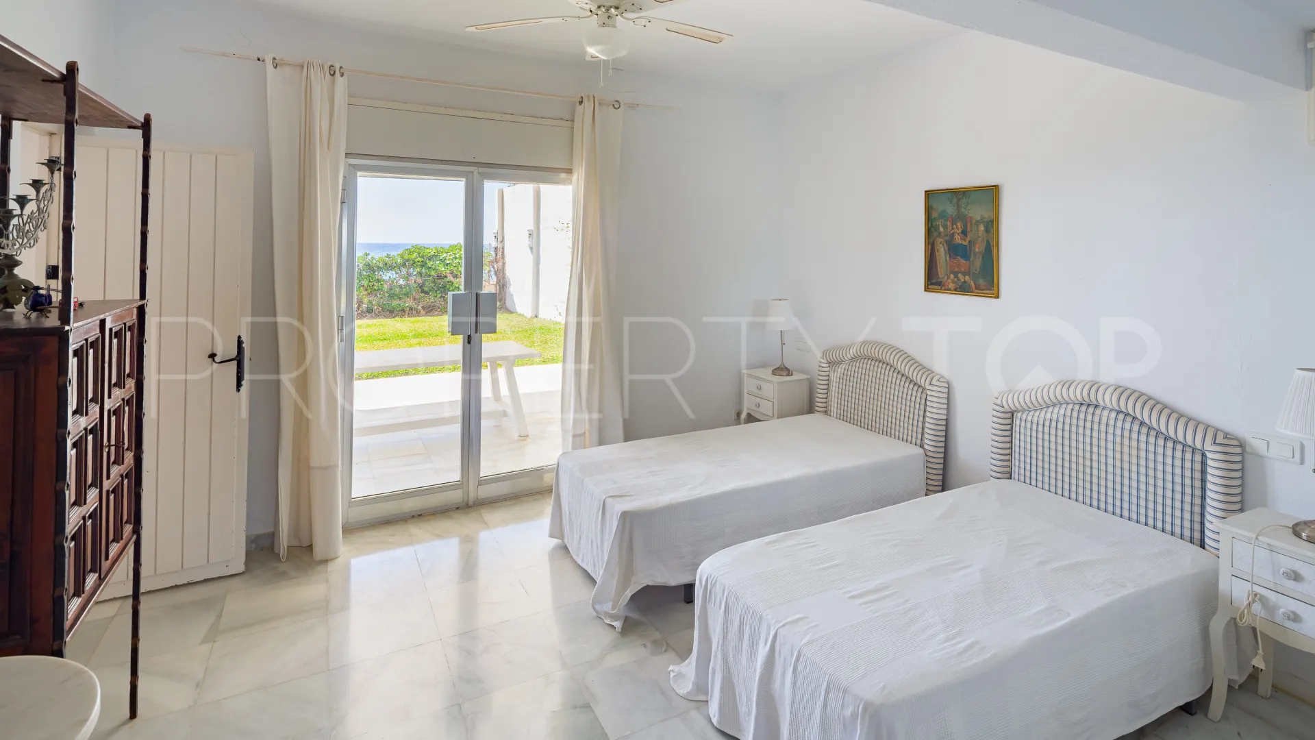 Se vende villa de 4 dormitorios en Guadalmina Baja
