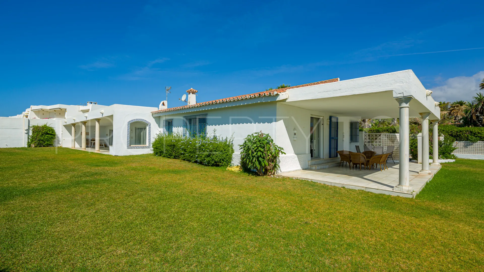 Se vende villa de 4 dormitorios en Guadalmina Baja