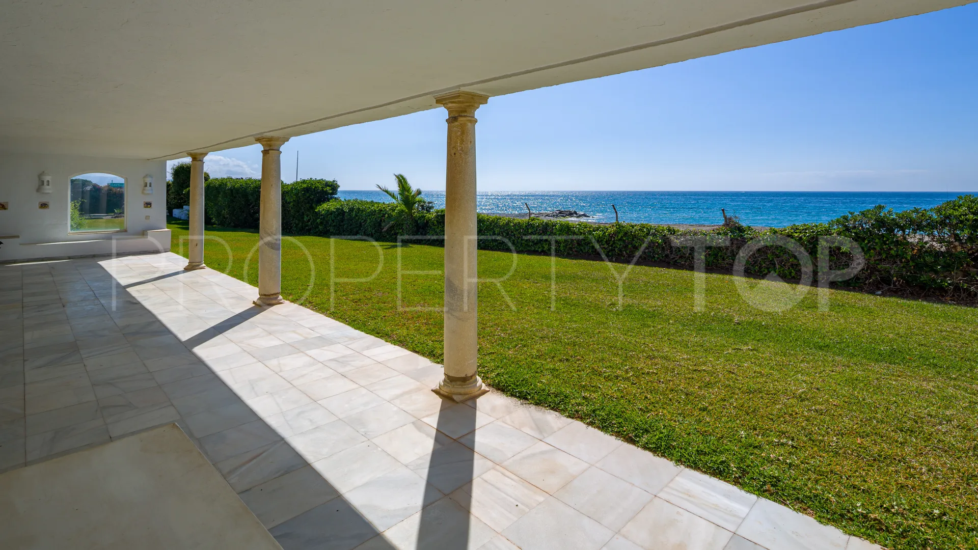 Se vende villa de 4 dormitorios en Guadalmina Baja