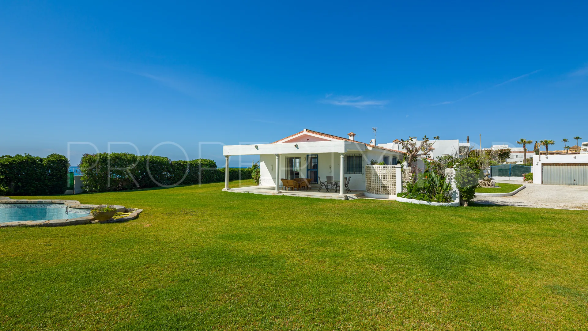 Se vende villa de 4 dormitorios en Guadalmina Baja