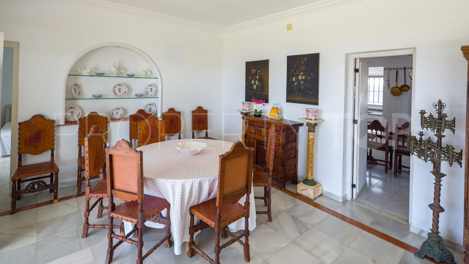 Se vende villa de 4 dormitorios en Guadalmina Baja
