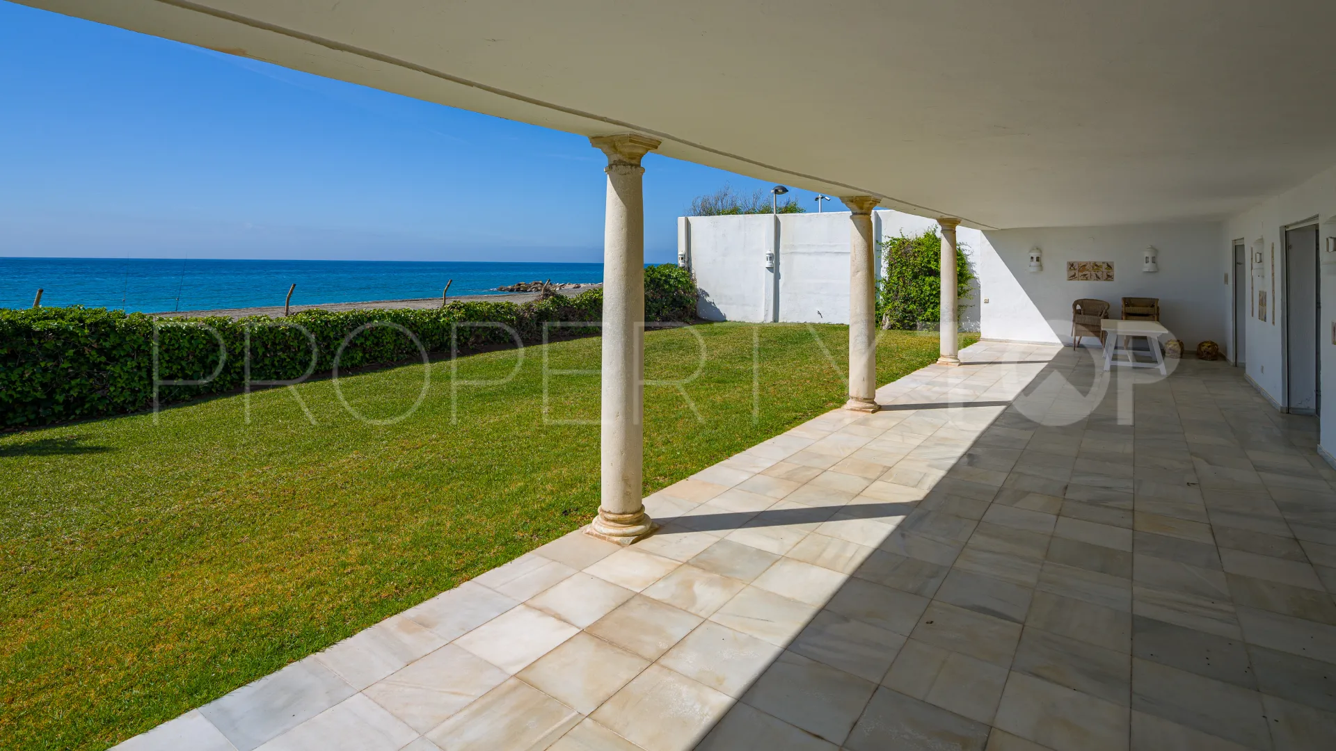 Se vende villa de 4 dormitorios en Guadalmina Baja