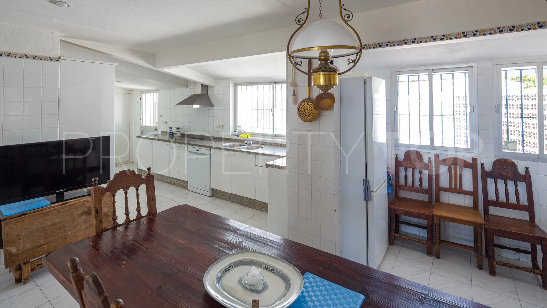 Se vende villa de 4 dormitorios en Guadalmina Baja