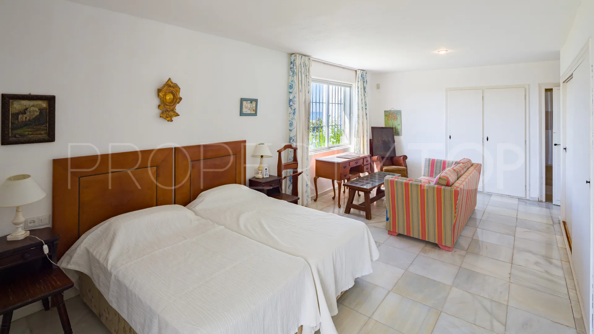 Se vende villa de 4 dormitorios en Guadalmina Baja