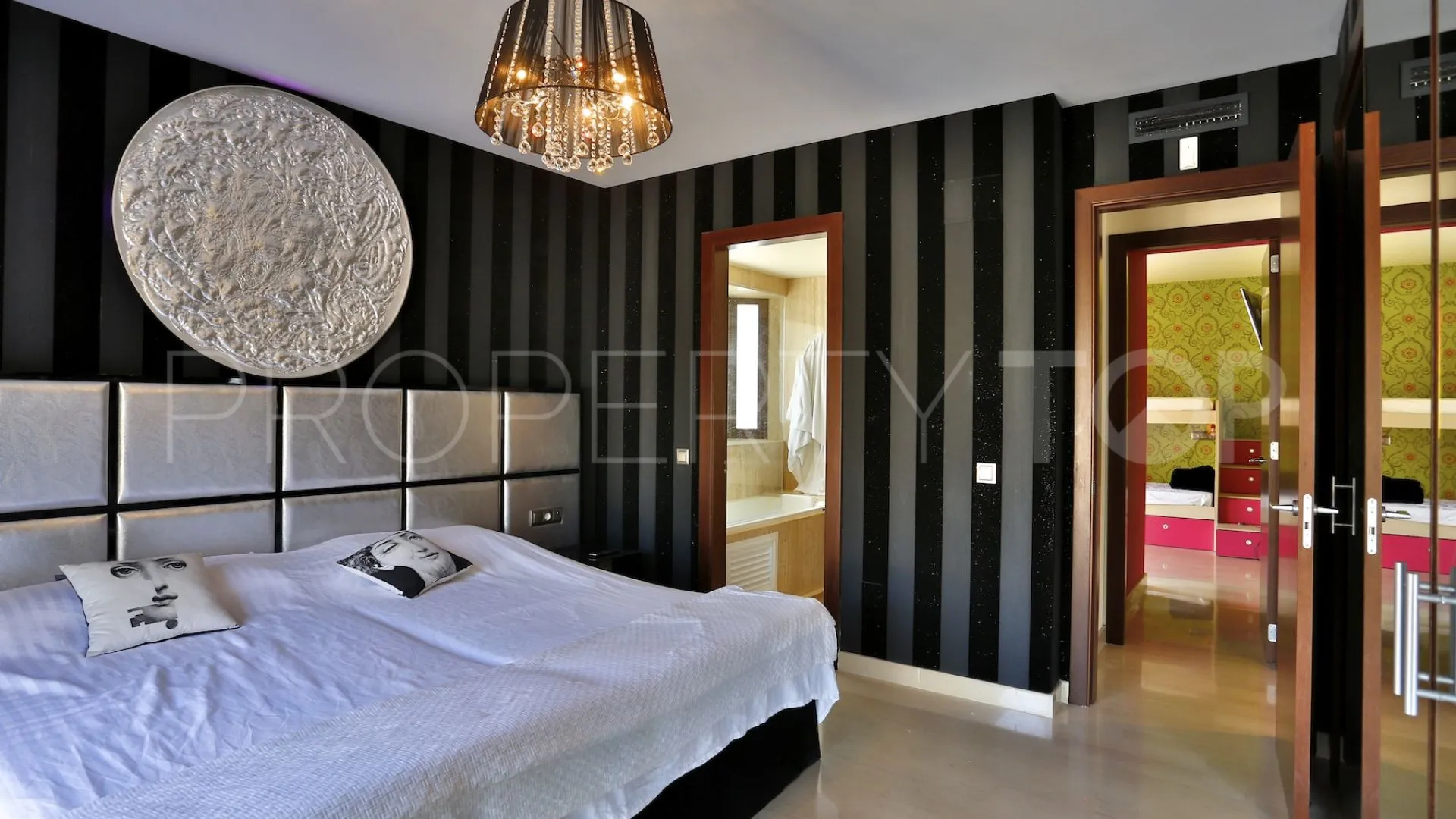 Nueva Andalucia 2 bedrooms penthouse for sale