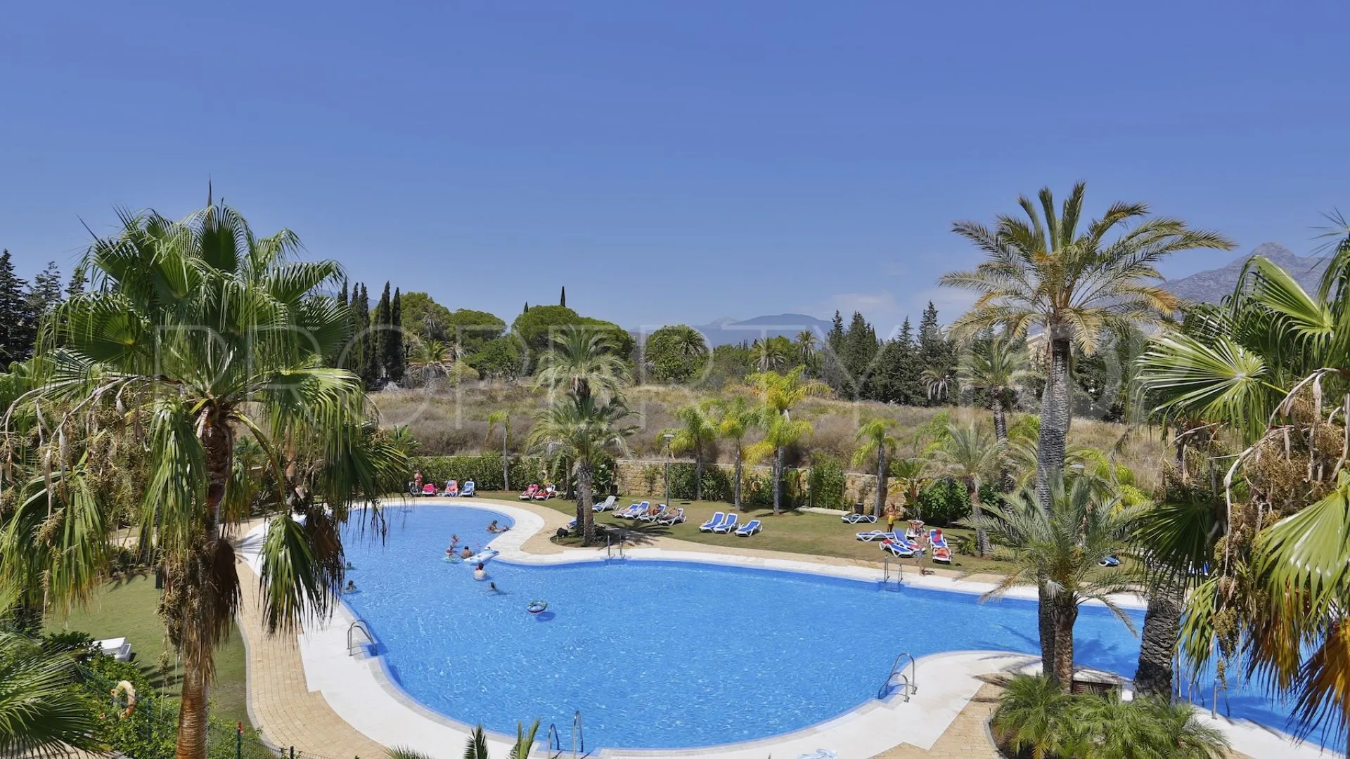 Nueva Andalucia 2 bedrooms penthouse for sale
