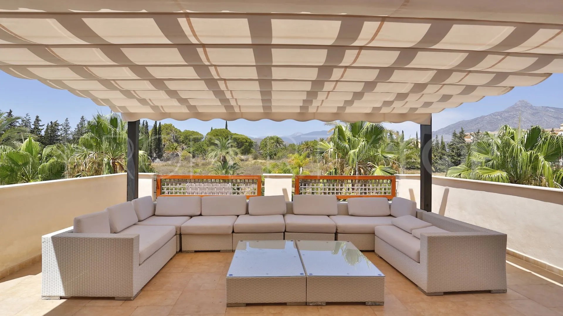 Nueva Andalucia 2 bedrooms penthouse for sale